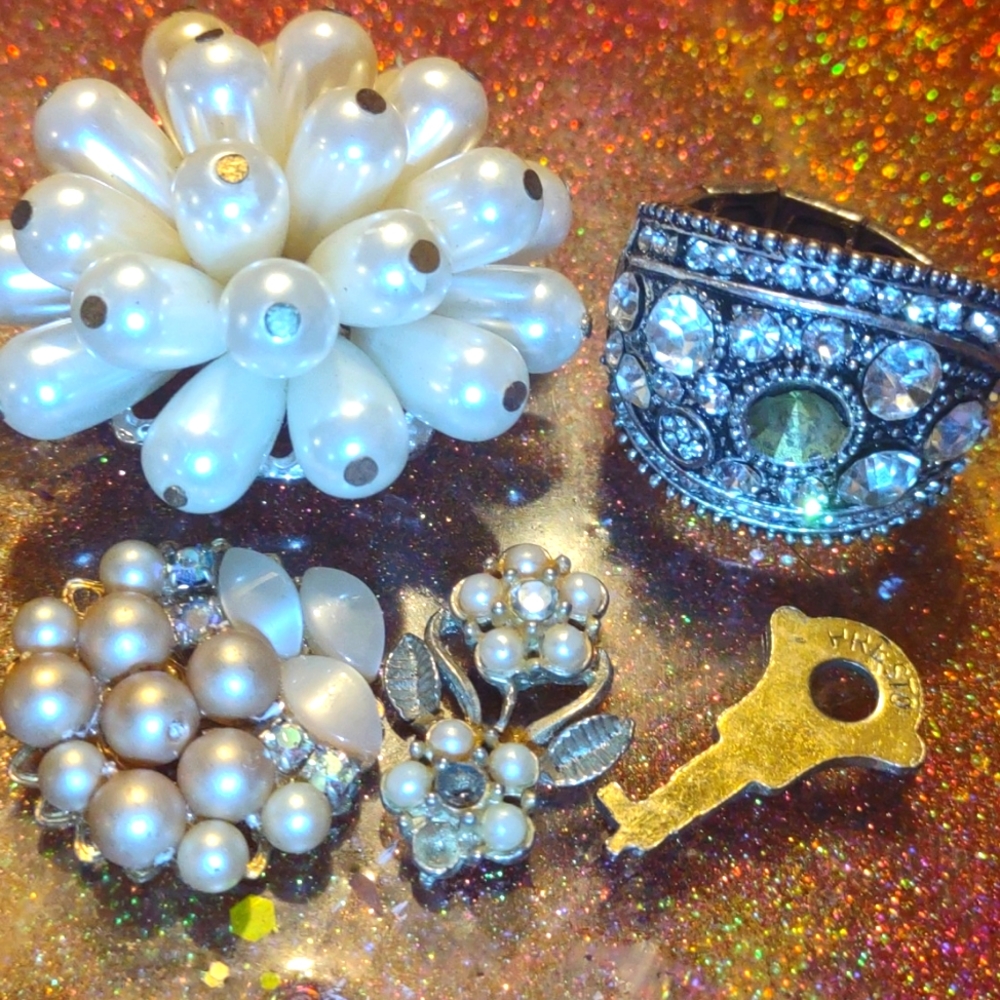 Really beautiful vintage crafting pieces